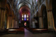 Nevers :cathédrale Saint Cyr et Sainte Julitte, la nefavec ses bancs et sa chaire