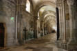 Vézelay : Basilique Sainte Marie Madeleine, bas côté gauche, sol en dalles modernes et voute en anse de panier