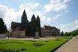 Paray Le Monial : vue sur la Basilique du Sacré Coeur et les jardins