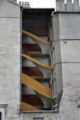 Besançon : escalier entre immeubles place Pasteur