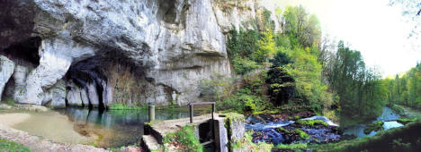 Source du Lison : vue générale de sortie des eaux