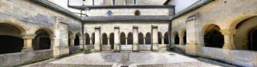 Abbaye de Montbenoit : cour interieure du cloître