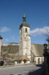 Ornans : le clocher avec sa demi tour ronde de l'église Saint Laurent