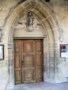 Ornans : entrée hotel de ville