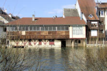 Ornans : rives de la Loue avec ancienne usine
