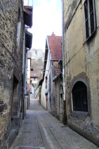 Ornans : une rue du centre ancien