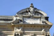 Nevers : détails du fronton du théâtre