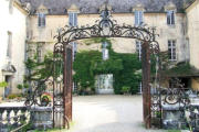 Savigny lès Beaune : portail d'entrée du Château