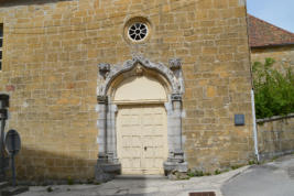 Nozeroy : Porte de l'ancien hôpital Saint Barbe