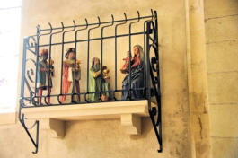 Abbaye de Montbenoit : statuettes en polychrome