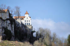 Ornans : maisons construitent à la place du château