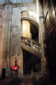 Autun : cathédrale Saint Lazare, escalier en colimaçon