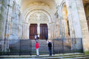 Autun : entrée latérale de la cathédrale Saint Lazare