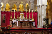 Collégiale Notre Dame de Beaune, l'autel au centre du choeur