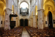 Collégiale Notre Dame de Beaune, vue depuis le transept de la nef,de la chaire et de l'orgue