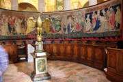 Collégiale Notre Dame de Beaune : tapisseries de la vierge au dessus des stalles