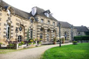 Savigny lès Beaune : batiments du château