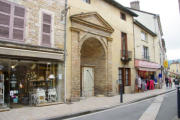 Cluny : vue d'une rue de la ville