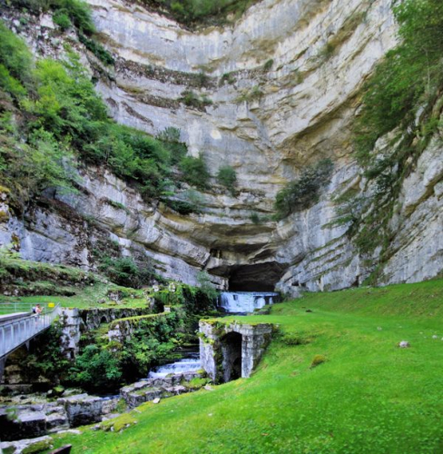 source de la Loue : vue générale