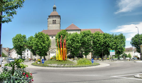 Orgelet : Eglise Notre Dame de l'Assomption, Giratoire centre du village