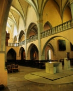 Orgelet : Eglise Notre Dame de l'Assomption, nef,autel et tribune