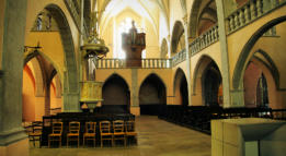 Orgelet : Eglise Notre Dame de l'Assomption,nef et orgues
