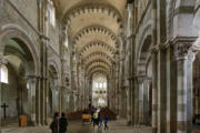 Vézelay : Basilique Sainte Marie Madeleine,la nef et détails de la voute