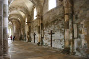 Vézelay : Basilique Sainte Marie Madeleine, bas coté droit avec chemin de croix