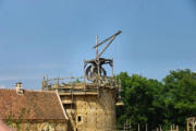 Guédelon : construction du château (année 2013), ascenseur en haut de la tour