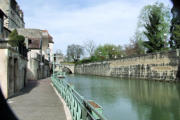 Dole : canal du Rhône au Rhin en centre ville