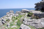 Bretagne-Pointe du Raz-chemin au milieu des rochers