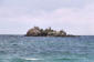 Bretagne-Plouarzel-îlot au milieu de l'océan en façe de la plage de Ruscumunoc