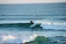 Penhors - surfeur en pleine action
