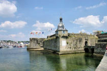 le beffroi et remparts de Concarneau