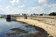 Concarneau caché derrière ses remparts