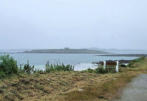 Bretagne-Plouguerneau-chemin à plouguerneau et ilôt noyé dans la brume