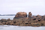 Bretagne-Trégastel-îlot en bord d'océan