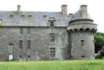 Bretagne-Brélés-château de Kergroadès-façades et tour 2