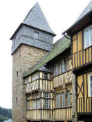 Treguier :maisons mitoyennes à pan de bois