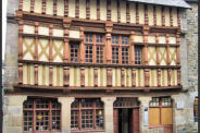 Treguier :façade de la maison d'Ernest Renan