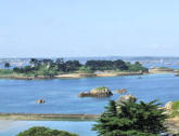 Ile de Bréhat : vue sur les ilots et récifs 