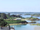 Ile de Bréhat - autre vue du village et des ilots