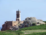 Ile de Bréhat : vue générale du Phareet les rochers