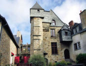 Vitré : la ville, ancien hôtel du Bât ou du Bol d'or