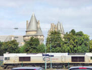 Vitré : le Château, l'ancien et le moderne, le train