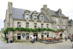 Bretagne-Locronan-maisons de granit sur la grande place