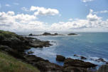 Bretagne-pointe Saint Mathieu-vue du littoral et alignement de rochers