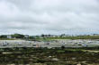 Bretagne-Lampaul Plouarzel-vue sur le port à marée basse et le village en arrière plan 1