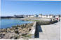 Ile de Sein-promenade le long de la côte-accès au village