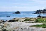 Ile de Sein-ilot-récifs-océan et barque de pêcheur